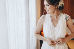 vestido de noiva slow fashion para dani, feito em crochê, materiais naturais de seda e perolas