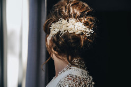 vestido de noiva slow fashion para dani, feito em crochê, materiais naturais de seda e perolas