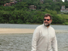 camisa bata élfica águia, roupa élfica, feia sob medida para Paulo Camargo, slow fashion, bordado a mão