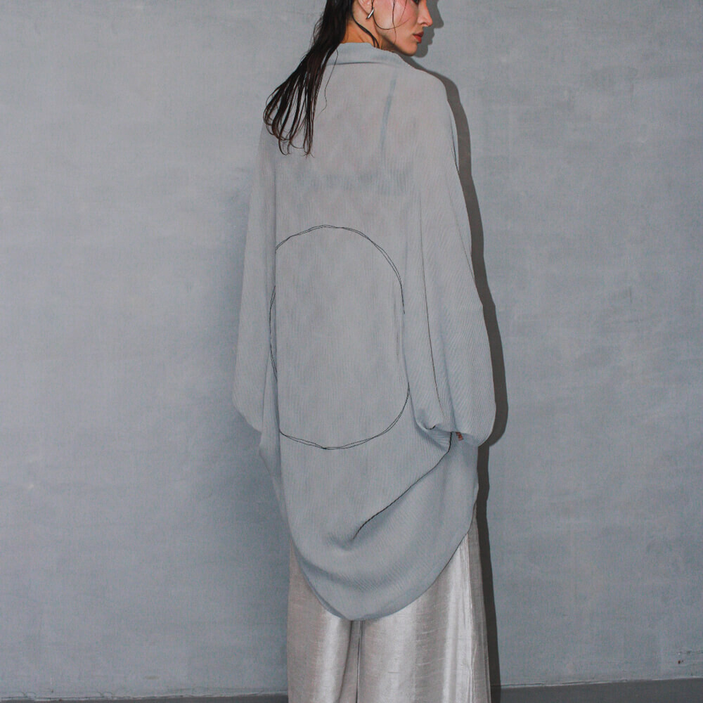 ECO_BRUTALIS-53 Parangolé lunar, tecido PLISSADO, marca luan valloto, slow fashion moda su