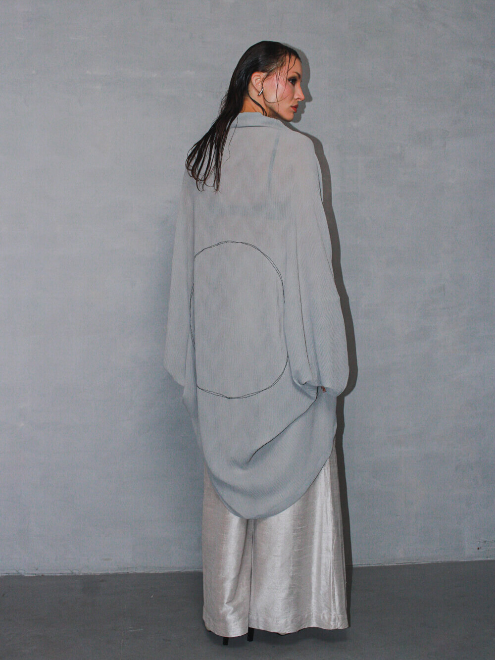 ECO_BRUTALIS-53 Parangolé lunar, tecido PLISSADO, marca luan valloto, slow fashion moda su