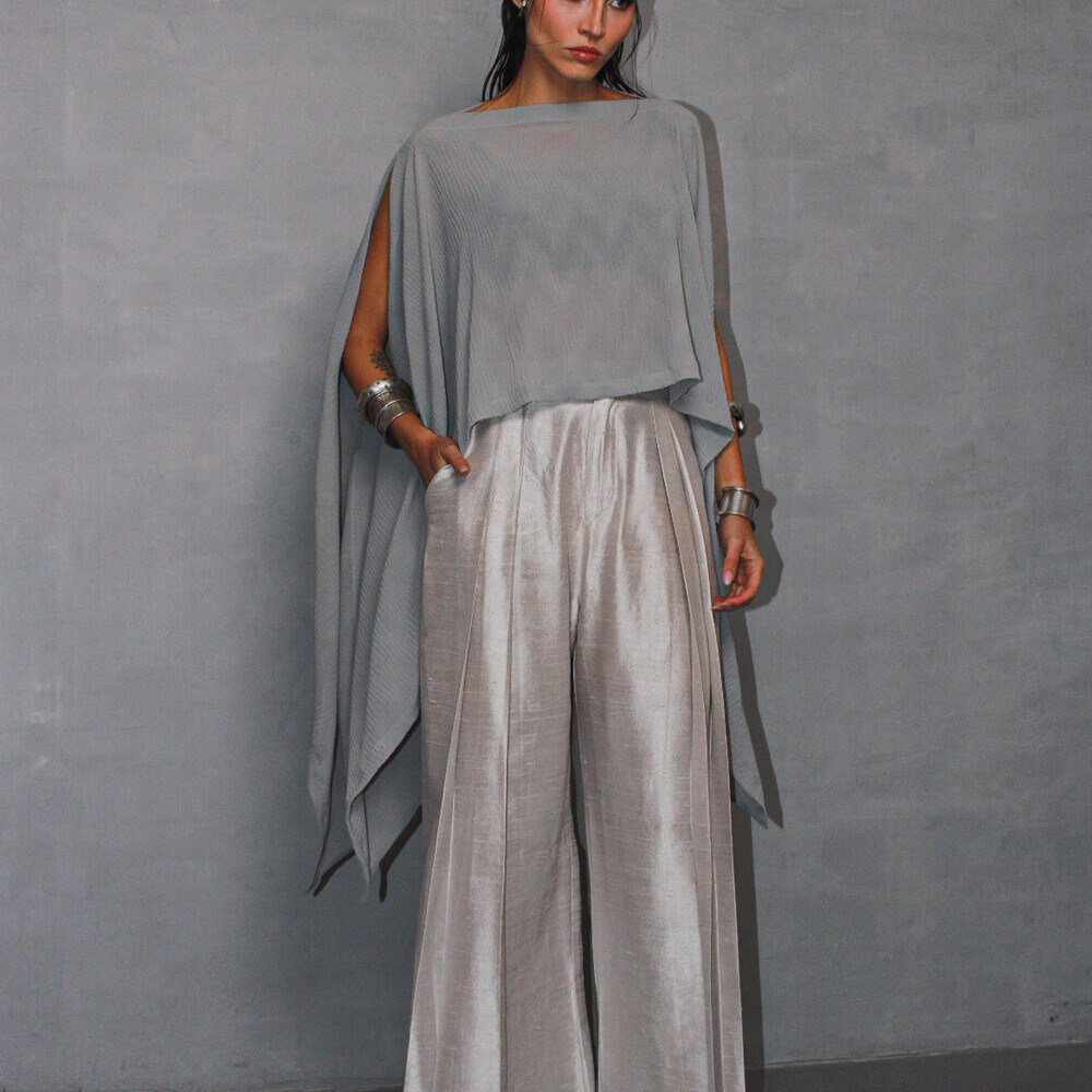 ECO_BRUTALIS-50 ECO_BRUTALIS-53 Cobogó plissado cinza, tecido PLISSADO, marca luan valloto, slow fashion moda sustentável