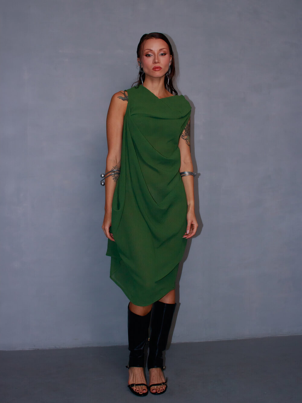 ECO_BRUTALIS-50 ECO_BRUTALIS-53 vestido jiboia, tecido PLISSADO, marca luan valloto, slow fashion moda sustentável